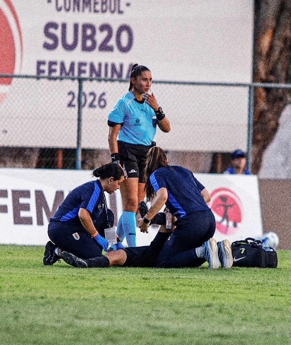 agsosasi's tweet photo. qué país mi país 🇺🇾 feliz de estar cumpliendo sueños con mi selección - Sudamericano U20 Femenino 🇵🇾 https://t.co/ate14nEDfX