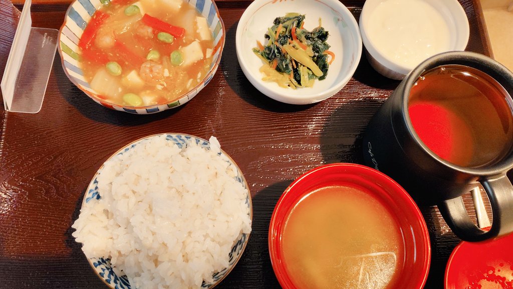 pokke__pokke's tweet photo. そこそこ眠れて快適に朝食♥
ヨーグルトが出たのでここはさっそくエルリス投入✨✨
#入院中
#ELLISS
#リポソームビタミンC
#ごはんは大盛り https://t.co/LzEo8239SD