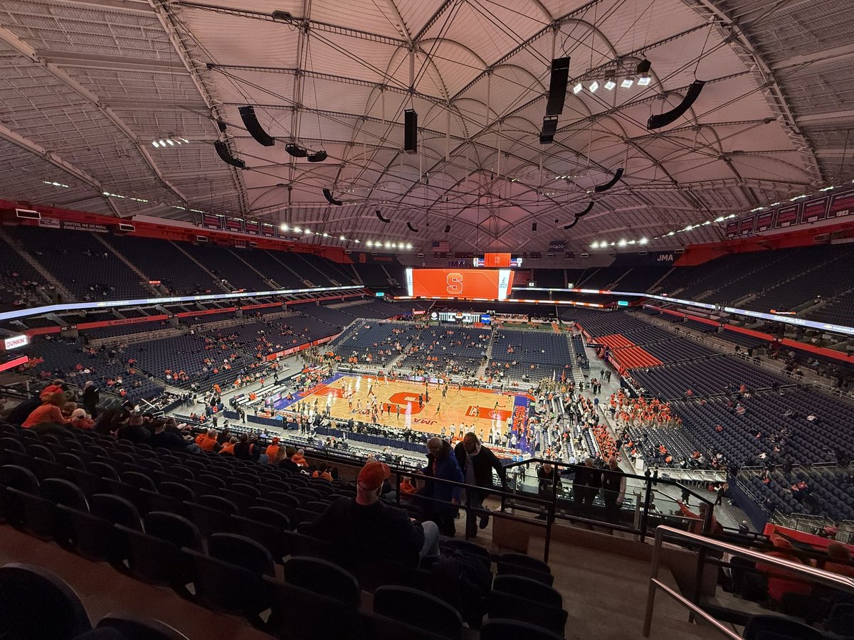 HeavyOnCuse's tweet photo. Just received these pictures from the fellas minutes before tip. THIS is your Syracuse basketball now. Honestly unreal. https://t.co/7aEmSZwXpO