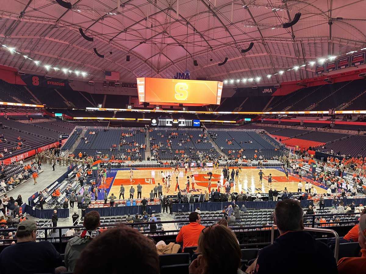 HeavyOnCuse's tweet photo. Just received these pictures from the fellas minutes before tip. THIS is your Syracuse basketball now. Honestly unreal. https://t.co/7aEmSZwXpO