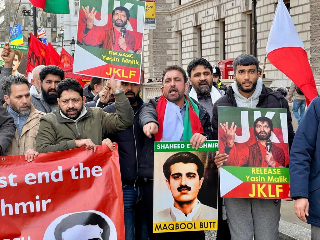 SmIbrahimAdv1's tweet photo. London | 11 February 2026
On the 42nd martyrdom anniversary of Father of the Nation Maqbool Butt Shaheed, pro-freedom Kashmiri parties marched from Parliament Square via the Prime Minister’s Office to the Indian High Commission
We demand the handover of Maqbool Butt Shaheed’s mor https://t.co/79Z1MCoQz0