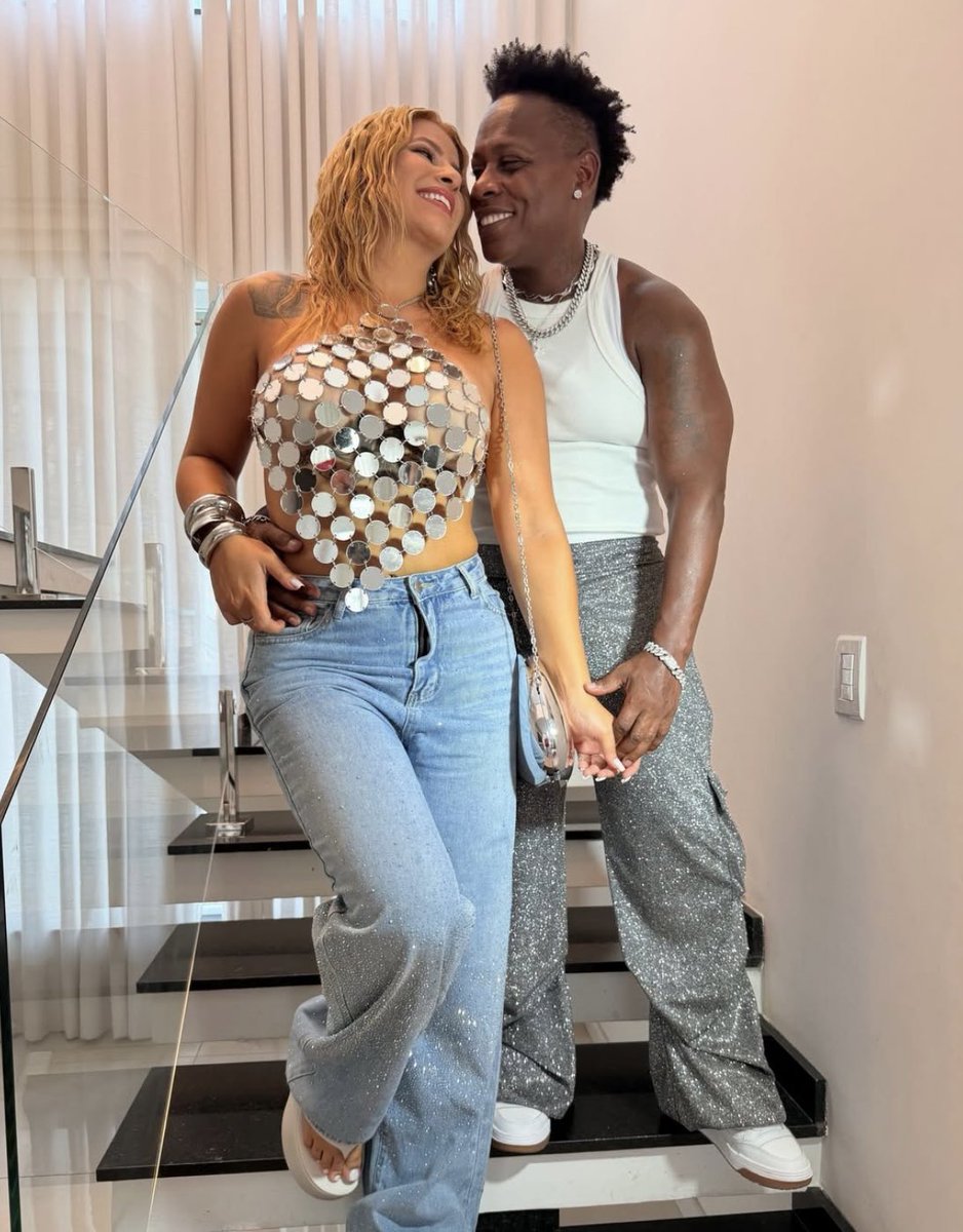 popzone's tweet image. Pepê, da dupla Pepê e Neném, posta foto com sua namorada e internautas comentam: “olhei rápido e pensei que fosse a Virgínia e o Vini Jr.”. Lembra, né?