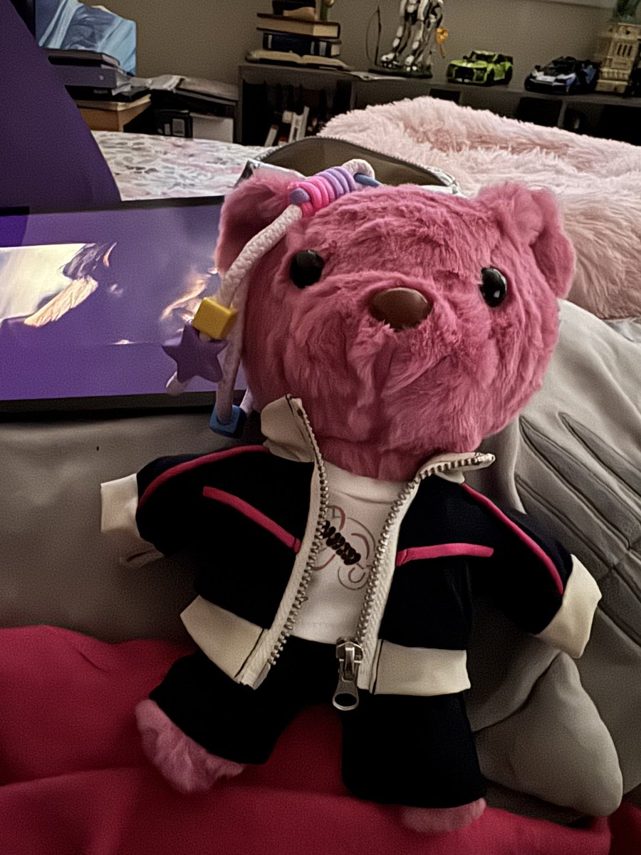 Thank you so much! It’s so cute 🥰 

Love it 😍 

Bear is working with me and watching fallout season 2 

<a href="/itsMagenta_/">Magenta Studio Official</a>  x <a href="/negacfashion/">Nega C. Fashion</a> 

#flyingheart  #itsmagentaXnegac 
#Noeulnuttarat 
#MagentaBoy #BoNoh  #Horizone