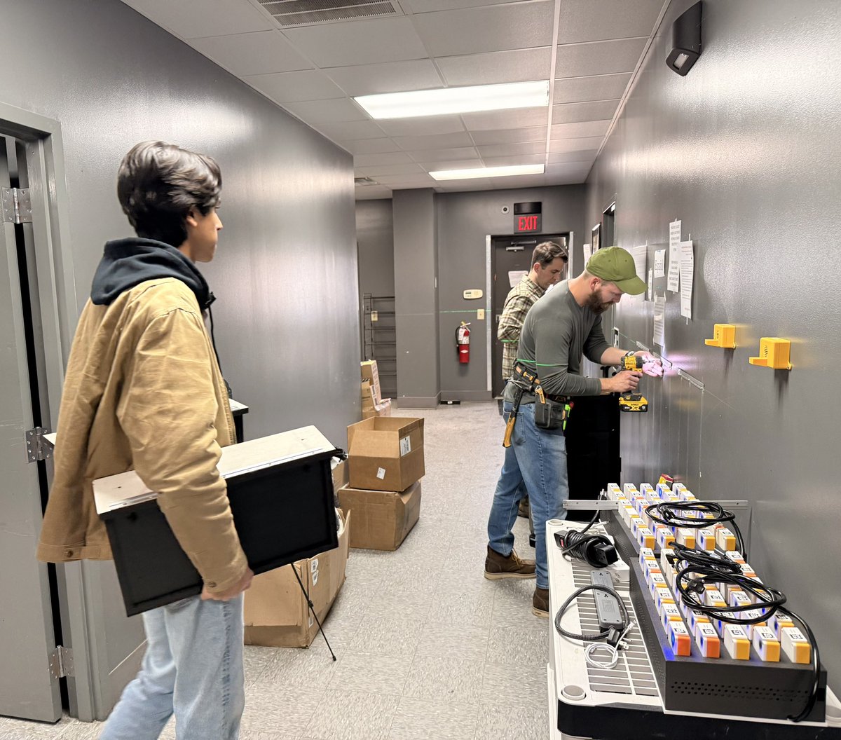 sitevue's tweet photo. Casually deployed ~90 units yesterday and ~150 units today. And closed another deal. Next week is going to be busy! https://t.co/mZscyyGR5N