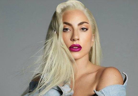 plusmusicbr's tweet photo. Artistas femininas mainstream com mais músicas fazendo pelo menos 1 MILHÃO de streams no Spotify: 

Rihanna - 12
Lady Gaga - 6 
Sabrina Carpenter - 6
Taylor Swift - 5
Billie Eilish - 5
Ariana Grande - 4
Tate McRae - 4 https://t.co/zRcrFl5H4S