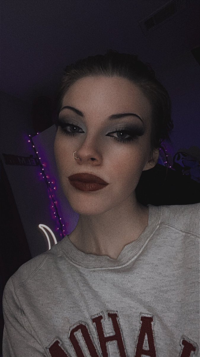 2v8 IS BACK!!! ⛓️💀
Come see me Live on Twitch!!🤍🖤
Twitch.tv/BlackIvyyy