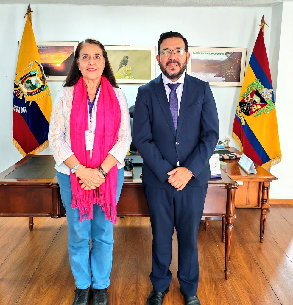 MAATE_Zonal7's tweet photo. #Loja I Mantuvimos una reunión de trabajo con Guillermo Flores, Viceministro (e) de Minas, con el fin de articular acciones en temas de minería responsable. Promovemos la responsabilidad ambiental, el cuidado del agua y el desarrollo económico en la región sur.

#ElNuevoEcuador https://t.co/XJ8qok87Sh