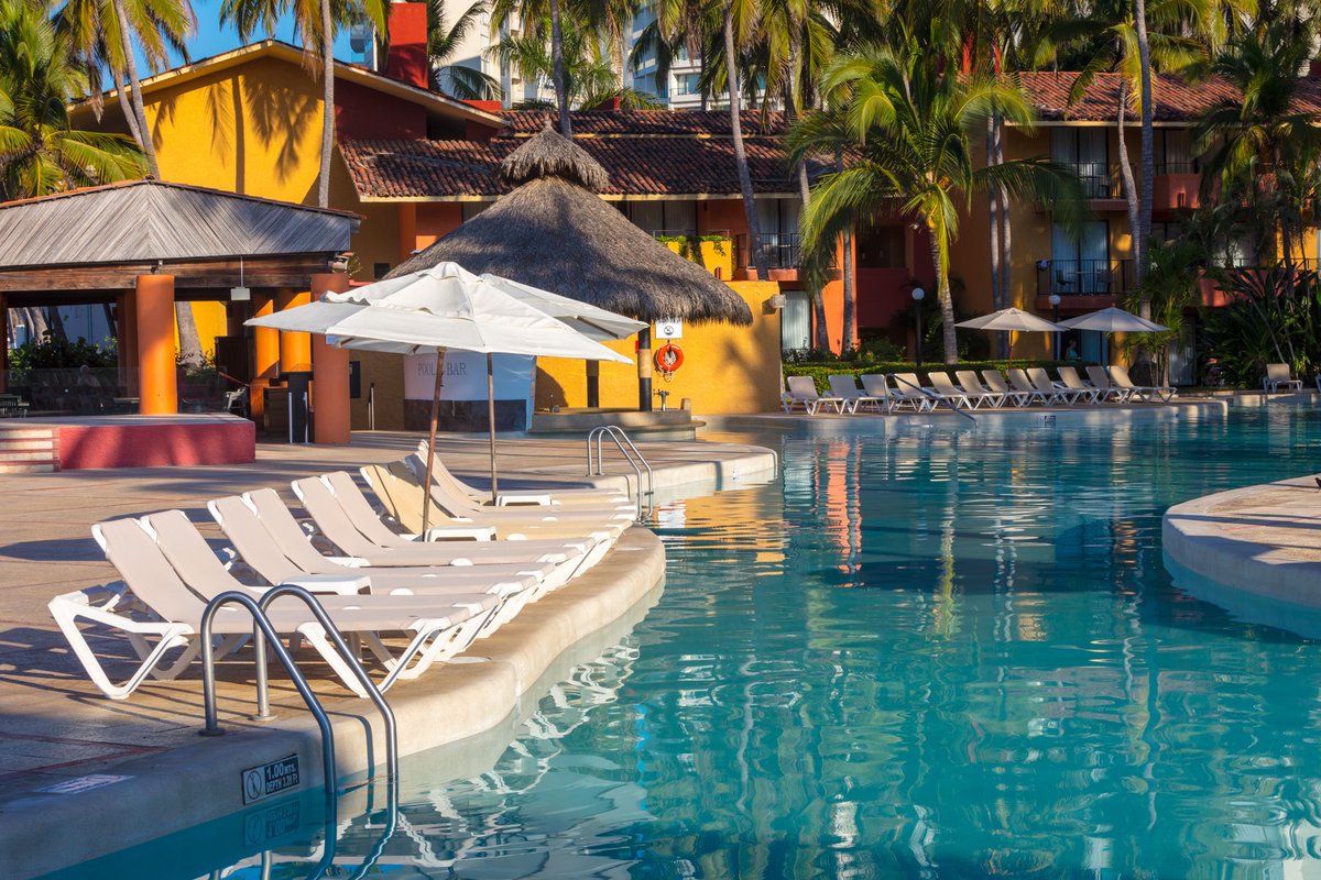 Vista a la alberca y relajación bajo las palmeras, es una invitación a consentirse.
Empieza despacio tu día, entre bebidas frescas y la brisa del mar, es dejarse llevar por el ritmo de #IxtapaZihuatanejo.

📸 Holiday Inn Resort Ixtapa All Inclusive

#Hoteles #IxtapaZihuatanejo