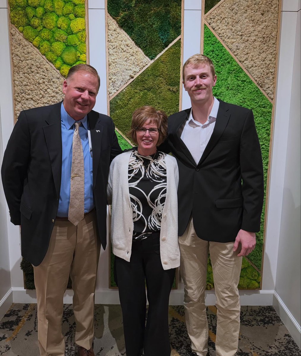 KIKO_1945's tweet image. Our auctioneers  wrapped up another successful year auctioneering for Hannah's House 119 Benefit! Proud of George &amp;amp; team for raising funds supporting at-risk youth in Stark County. hannahshouse119.org #auctionswork #ohioauctions #StarkCounty #HannasHouse119 #benefitauction