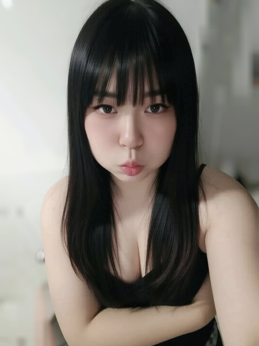 今天用個隱形內衣，聚集效果真不錯，不用一直用手來擠胸部出來了，偷懶的方式🤣🤣#女裝 #偽娘 #男娘