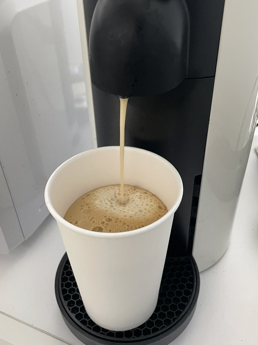 kongyonn's tweet image. 네스프레스 캡슐 뚠뚠한 거 샷 한바가지 나온다고 왜 아무도 알려주지 않은 거야