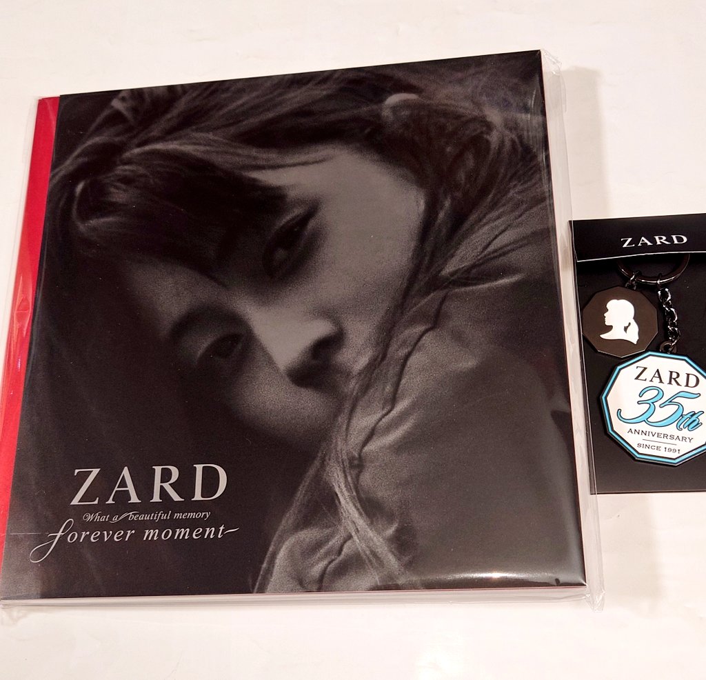 i061423m's tweet photo. おはよう御座います☀#ZARD35周年 記念ライブ🎶#Whatabeautifulmemory 〜forever moment〜 #坂井泉水さん💖の素敵な歌声と映像素晴らしいバンド演奏🌠#ZARDLIVE2004🎵の記憶が蘇って来て感動。余韻が続いてます。今週も宜しくお願いします🙇
#ZARD
#坂井泉水
#ZARD35周年YEAR
#フェスティバルホール https://t.co/u2swMMgFiw