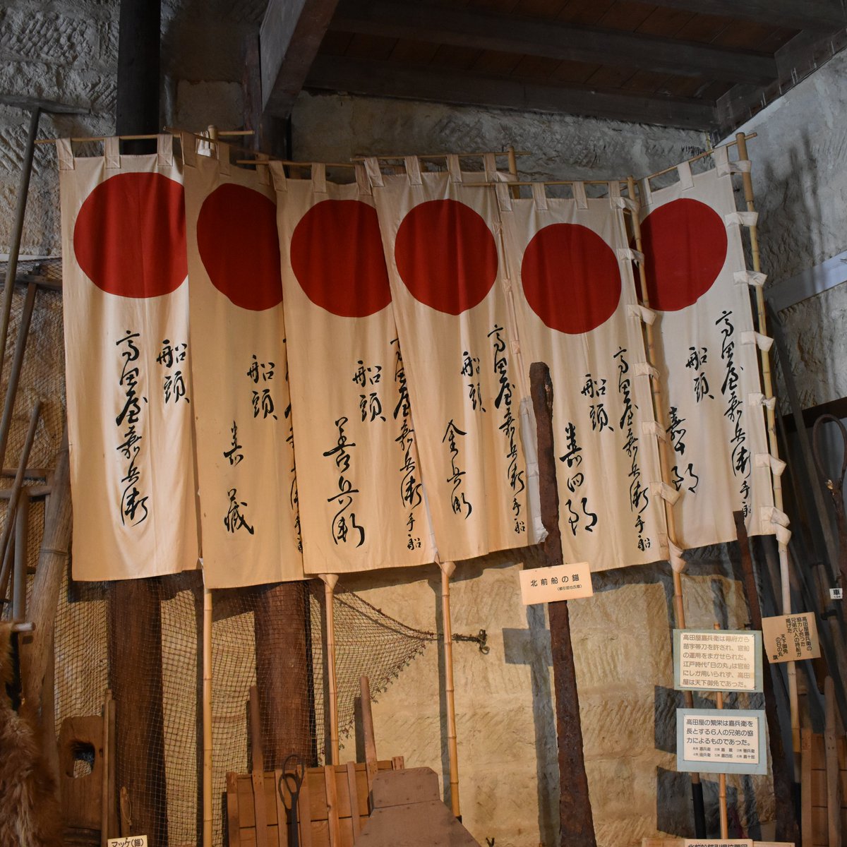 日本最古の #ストーブ】 1856年、#五稜郭 を設計した武田斐三郎が #箱