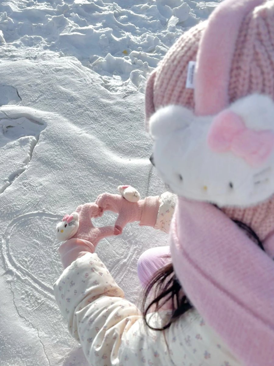 smith1207olivia's tweet image. The snow has stopped, but my heart is still stuck in a winter wonderland. It was such a vibe! ☃️✨ #WinterWonderland #StayCold #SnowyVibes