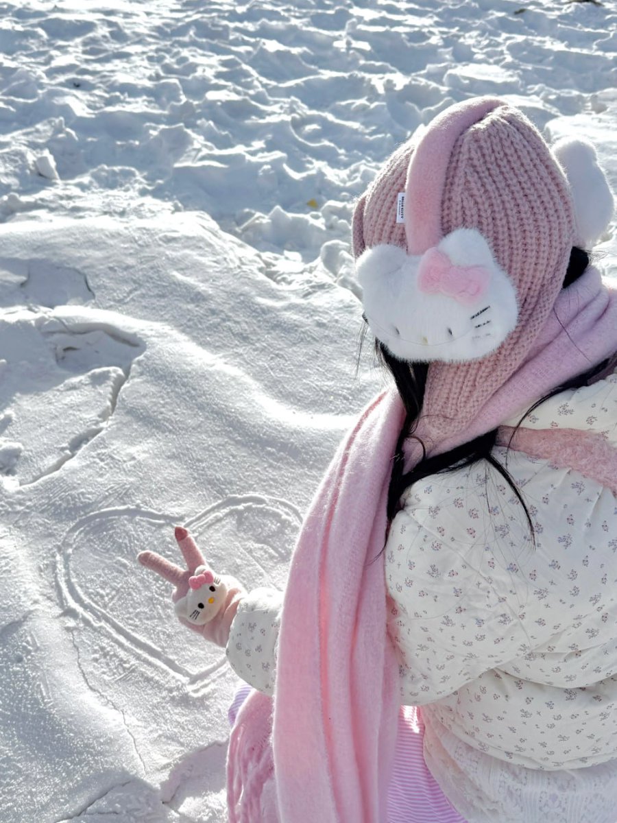 smith1207olivia's tweet image. The snow has stopped, but my heart is still stuck in a winter wonderland. It was such a vibe! ☃️✨ #WinterWonderland #StayCold #SnowyVibes