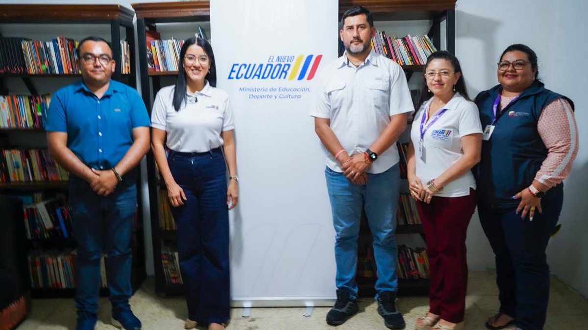 HOY | La ministra <a href="/GildaAlcivarOk/">Gilda Alcívar</a> mantuvo una reunión de trabajo con Carlos Ortega, presidente de <a href="/CGGalapagos/">Gobierno Galápagos</a>, con el objetivo de coordinar acciones conjuntas en beneficio del territorio insular. 🤝

🇪🇨 Durante el encuentro se ratificó el compromiso de consolidar una educación