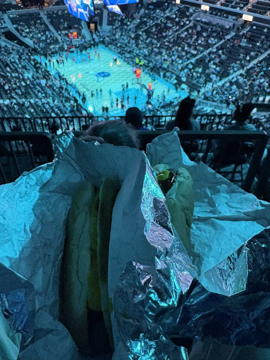 pedri69420's tweet photo. Shoutout to the @hornets for implementing $2 hot dogs. Already put down 4 before opening tip. I love this franchise https://t.co/KzOHAJpqp4