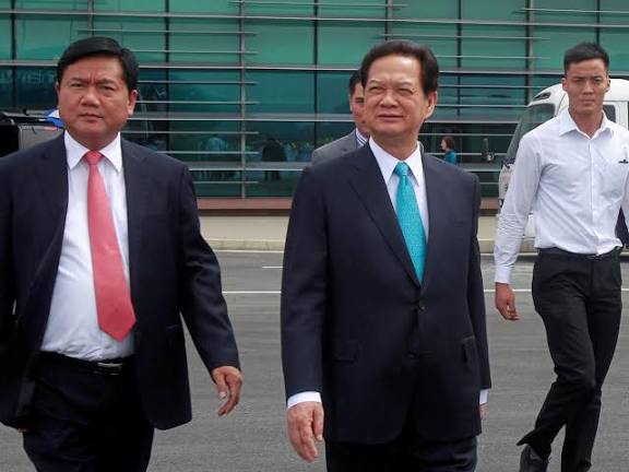 Bố già chỉ đạo anh tô thả anh thăng ra trước tết. Ngày mai 26 âm lịch anh thăng về với xh và đc chào đón như vị tướng trở về từ chiến trường.🤣