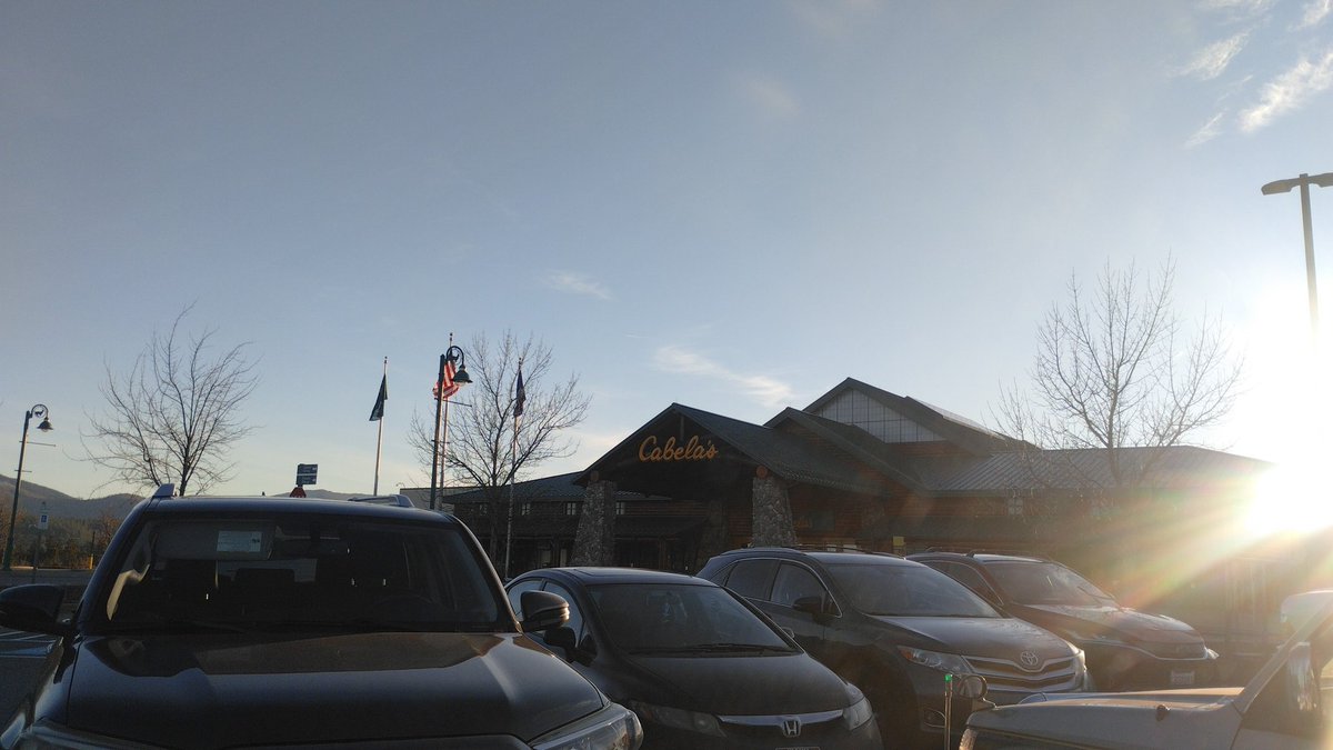 MineralCityLLC's tweet photo. Counted 67 vehicles with WA State plates here at Cabela's in Idaho.
#freedom #postfallsidaho #wastatesucks #cabelas #BobFergusonSucks #freewashington #fergustan #fergistan https://t.co/FxyR3RI4ap