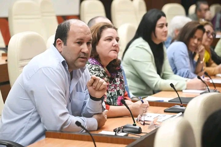 🇨🇺| Ayer, en reunión del presidente Miguel Díaz-Canel Bermúdez con expertos y científicos se informó sobre el Programa de desarrollo de las vacunas antineumocócicas conjugadas del Instituto Finlay de Vacunas. La #Salud de nuestro pueblo es prioridad.

#CubaPorLaVida
#C8baEsSalud