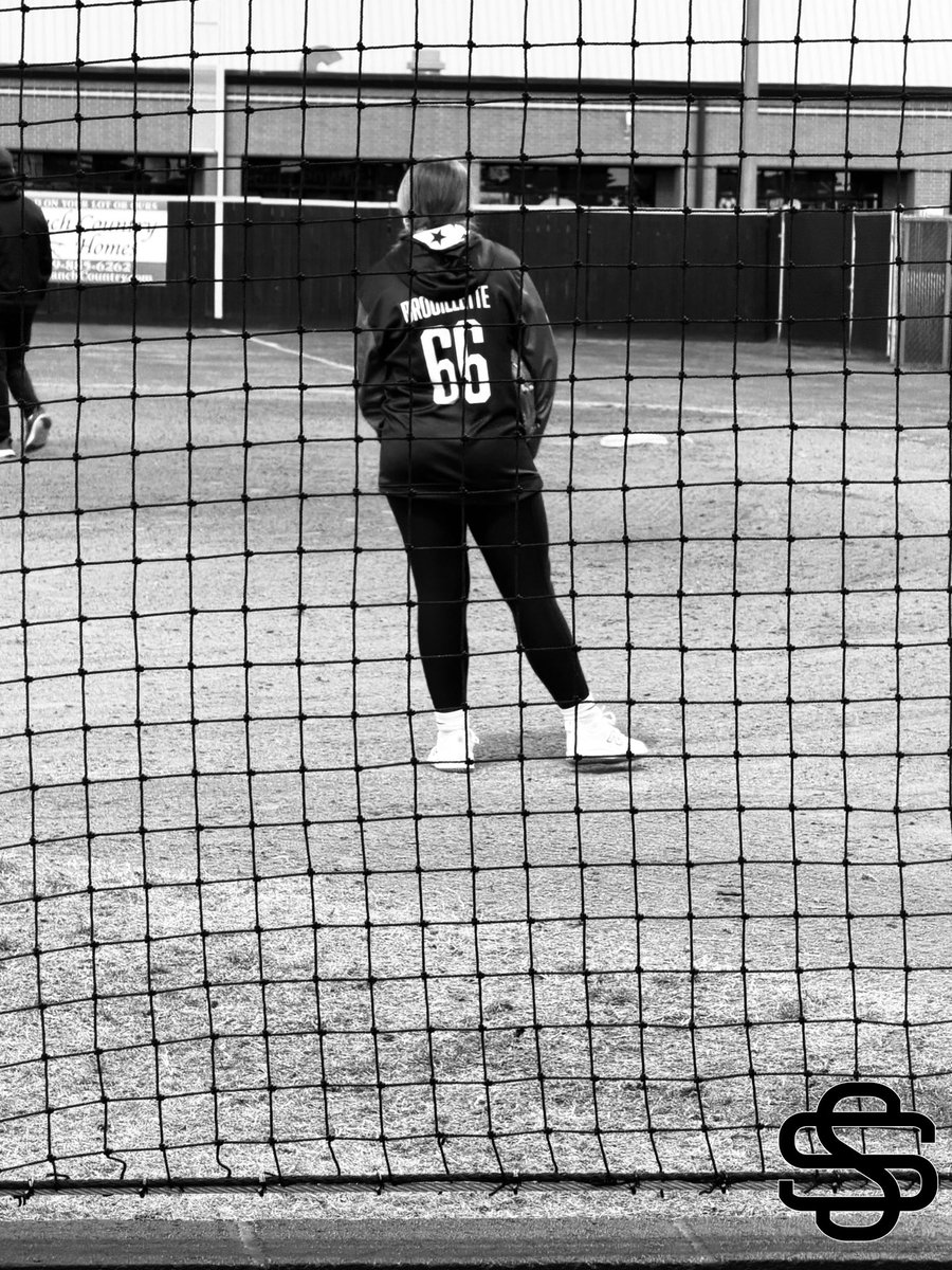 eastonb2030's tweet photo. Privileged to have had the opportunity to affect growth for the first time this Spring/Summer season. When I'm not playing or training - this is how I choose to spend my free time.
#grindhouse #payitforward #selectsoftball #sixessoftball
@LineDsoftball
@RecruitMatador
@TopPreps