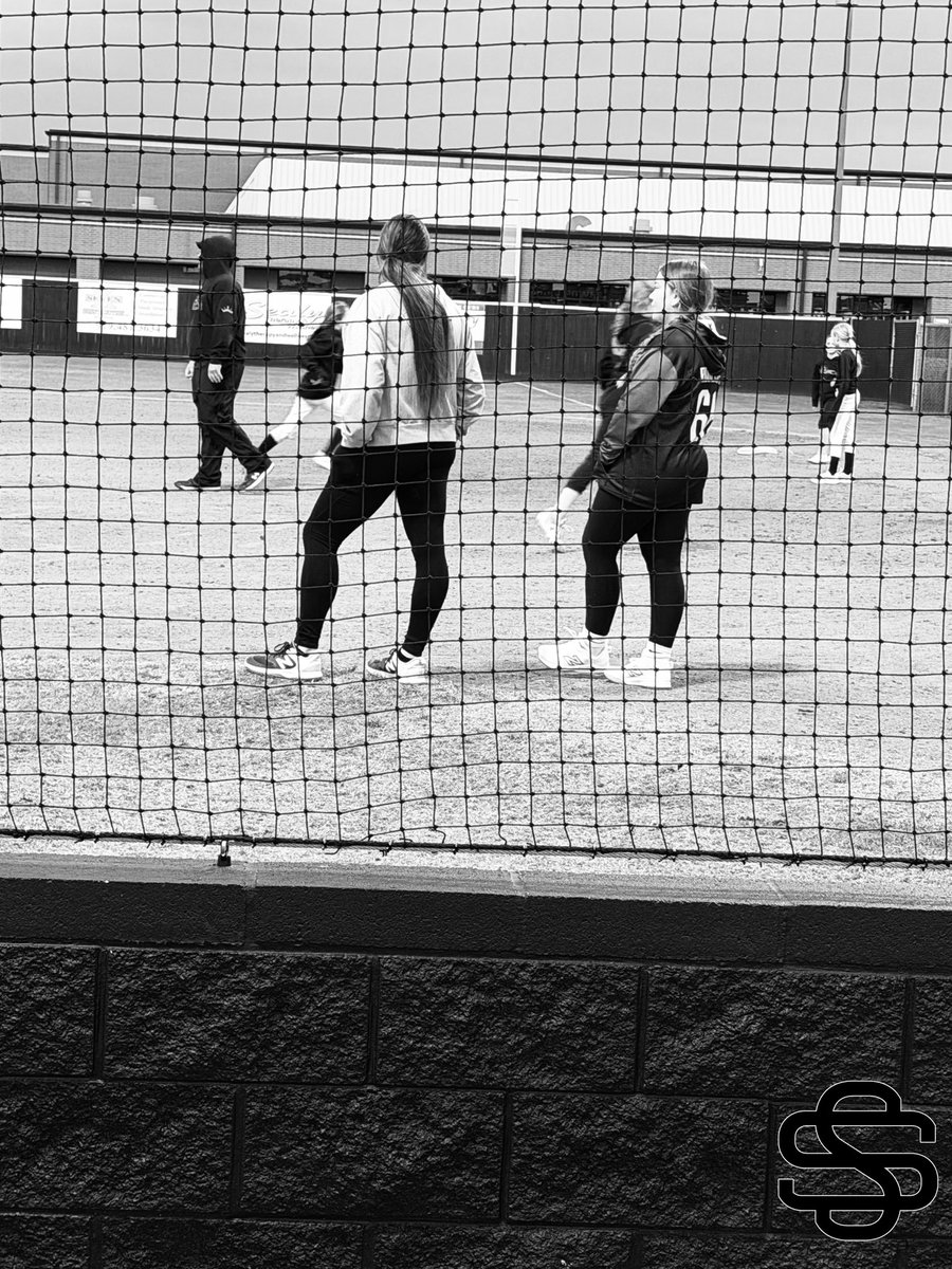eastonb2030's tweet photo. Privileged to have had the opportunity to affect growth for the first time this Spring/Summer season. When I'm not playing or training - this is how I choose to spend my free time.
#grindhouse #payitforward #selectsoftball #sixessoftball
@LineDsoftball
@RecruitMatador
@TopPreps