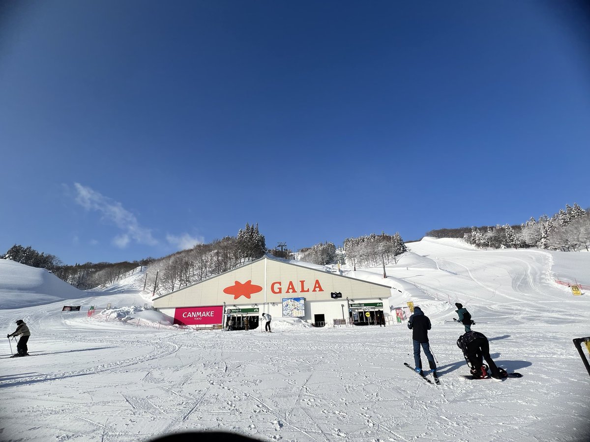 今日の　#ガーラ湯沢　とても良い天気です♪

朝一のスキー場はやっぱり最高🏔️

健康、メンタル、ストレス発散など…全てに良い🆗🥰