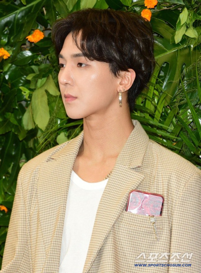 WINNER’s Song Minho reportedly skipped 102 days of military service without leave.

Prosecution points to potential 3-year prison sentence under Military Service Act. 

The first trial on the case is scheduled for April 21.

n.news.naver.com/article/025/00…