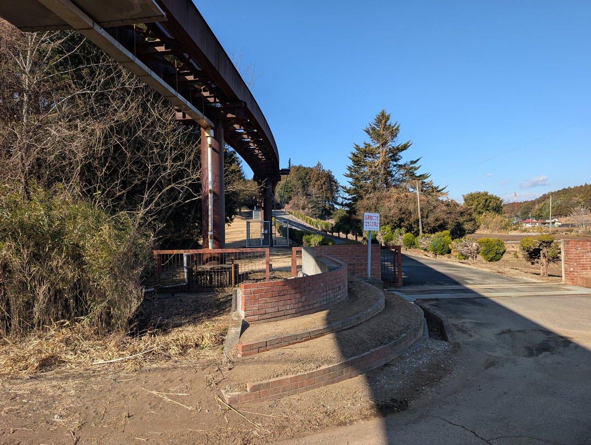 simor700's tweet image. ゴルフクラブ専用のモノレールなのかな?