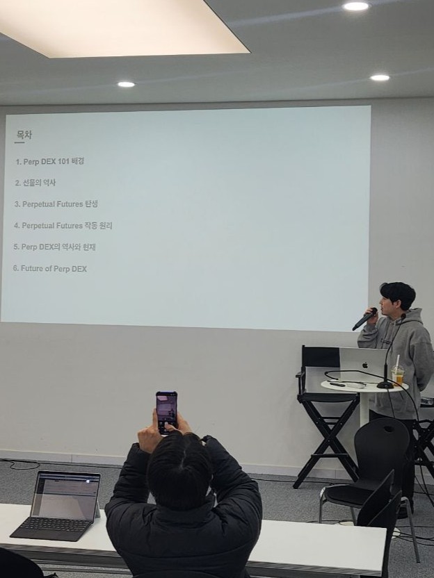 decipher tweet media