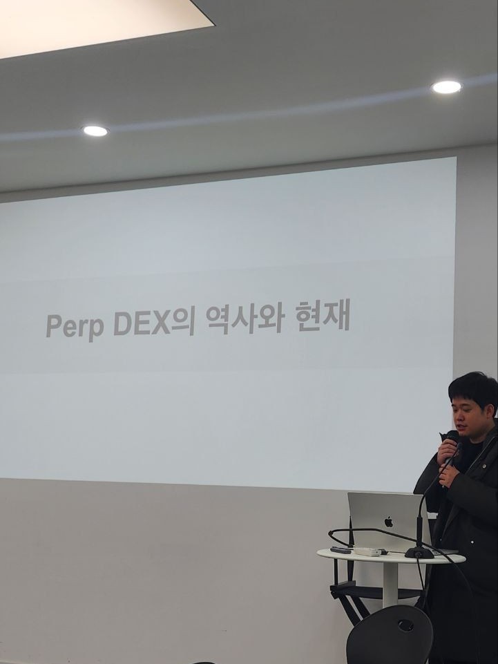 decipher tweet media