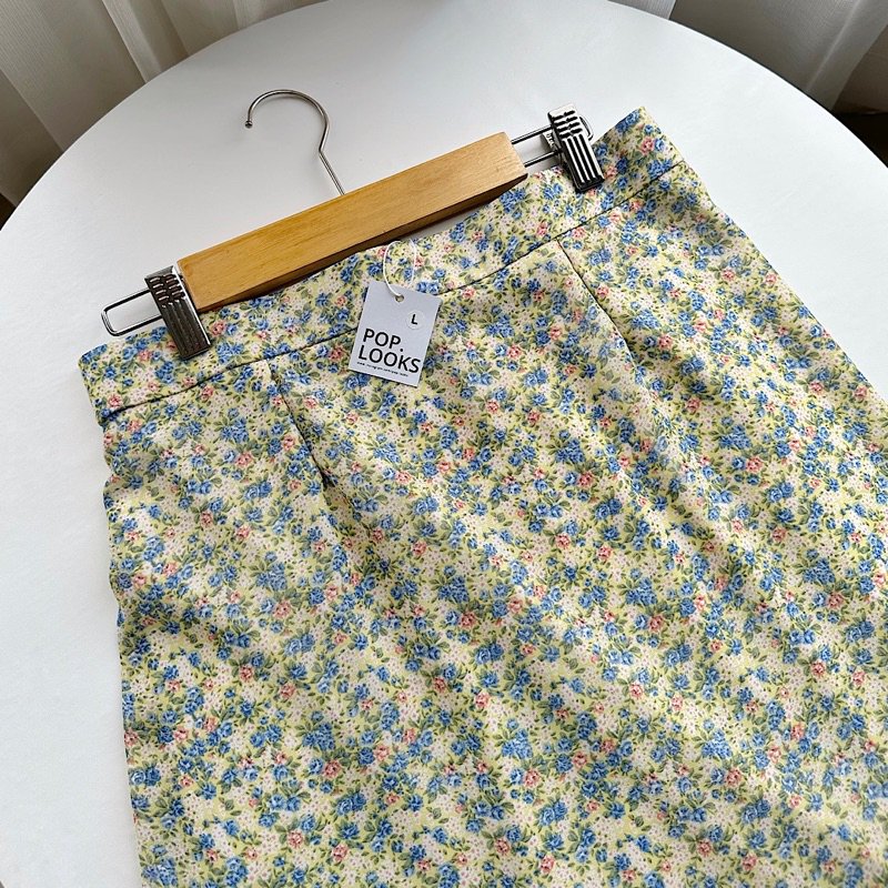 cuttiestuf's tweet photo. jujur lagi di fase suka pake skirt yang flowy &amp; sopan tapi tetep keliatan cute… dan aku nemu yang JATOHNYA BAGUS banget 😭💗 literally bikin aku mikir “kok baru nemu sekarang?" https://t.co/vvW7T5OcYX