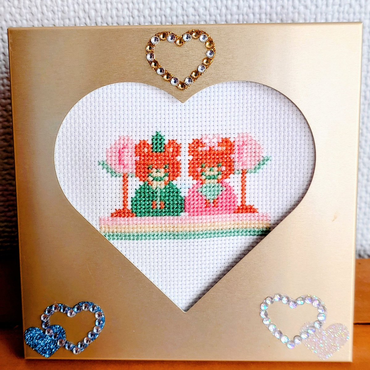 marigold3939's tweet photo. Xに入れない間、クロスステッチはもう1つ仕上げてました
「桃の節句」2/5完成🪡
ミニサイズすぎて入れるフレーム無いから、付属生地使わず同じ16ctの生地買い、きゃわわなフレーム見つけたんで額装♡⃝
Alohaさん連続です
更に今刺してるのもAlohaさん😂
#クロスステッチ
#alohastitch https://t.co/4a8iGwWtIT