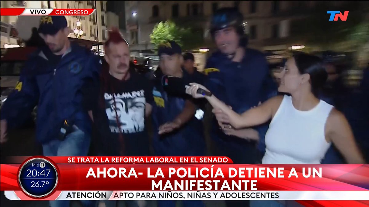 ... no estaba haciendo nada....
... pero amigo... te llevan por portación de facha!