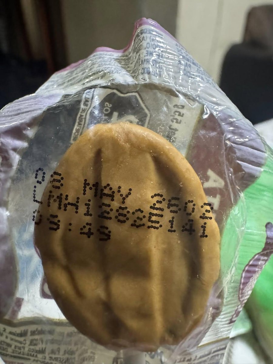 Parece una simple paleta, pero caduca hasta el año 2602.