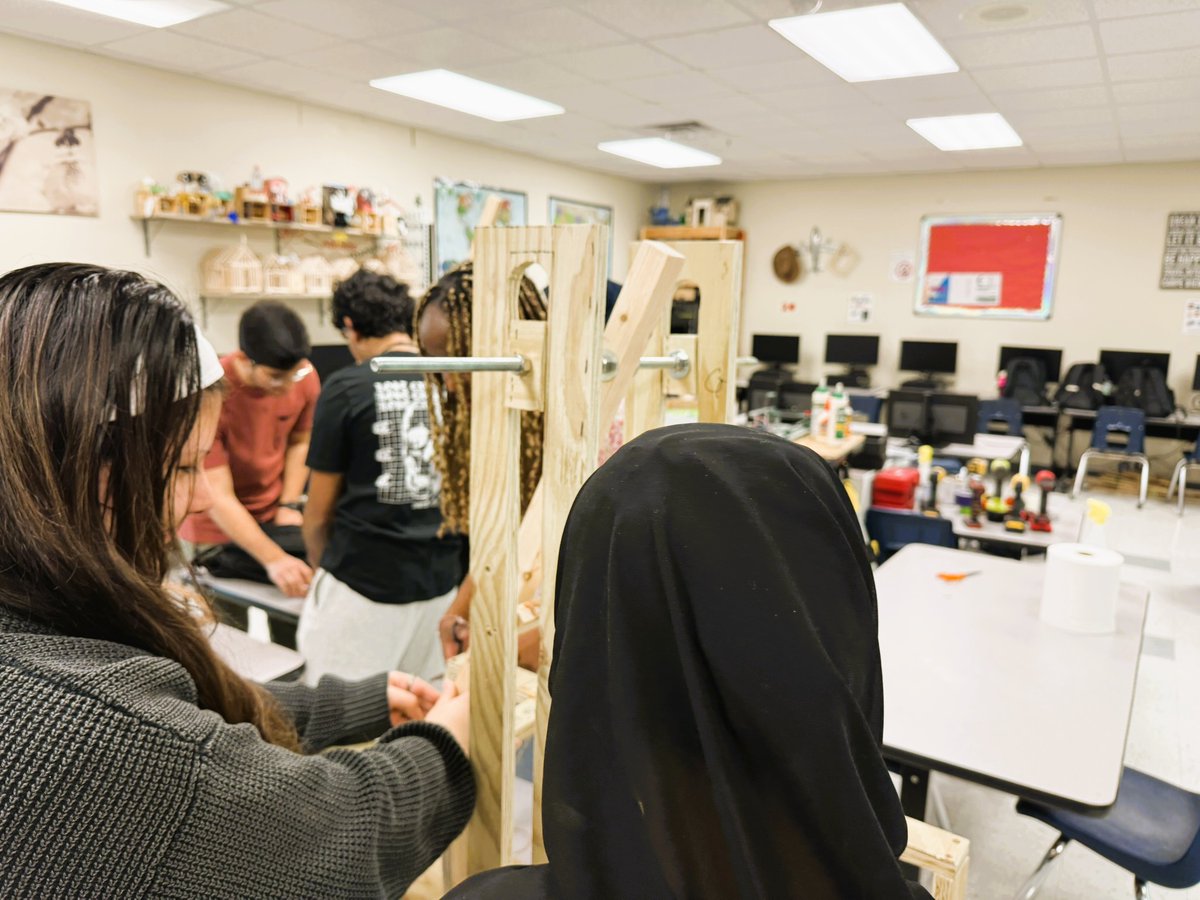 TravisHS_CTE's tweet image. Trebuchet builds are officially in the troubleshooting + testing phase. Before the friendly competition, comes iteration. #LeadthePAC #EngineeringDesign #STEM