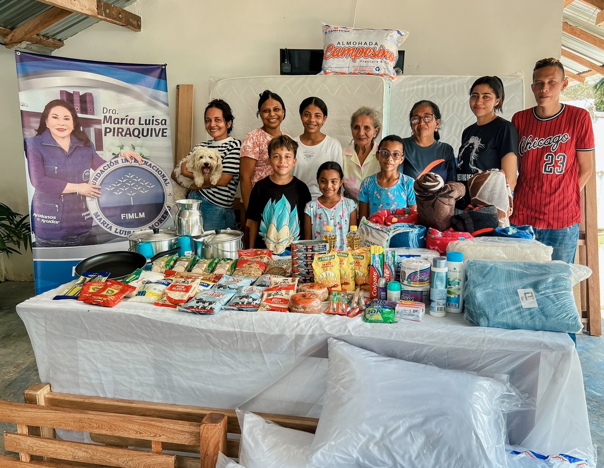 FIMLM's tweet photo. 🇨🇴💙En medio de las graves inundaciones por el desbordamiento de los ríos Sinú y San Jorge, la #FIMLM llegó a #Córdoba para brindar ayuda humanitaria a familias que lo perdieron todo. 🌊🙌

Conoce más: https://t.co/r2e0FfhyYq 

#AyudaHumanitaria https://t.co/NCSfBihi43