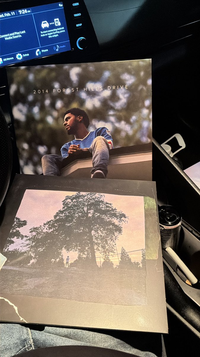 SteveL013's tweet photo. @JColeNC @KingOfQueenz way I can get my vinyls signed before u leave the dmv??? I drove 2 hours from Richmond to cop a cd and get at least one vinyl signed 😭🙏🏽 https://t.co/RY9ubaPq4I