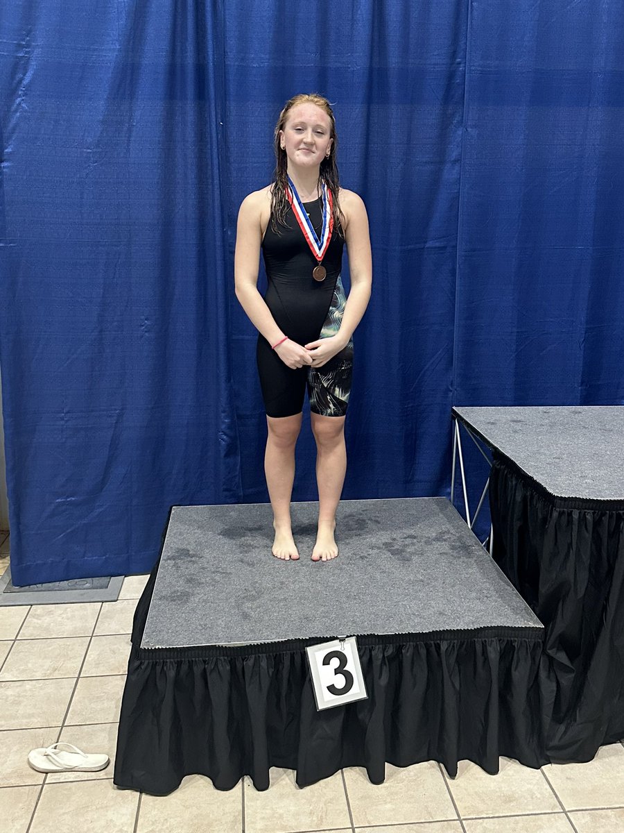 Coach_Boling's tweet photo. Maddie McCorkle with a .08 better finish to take 3rd in the 200 Free! Erica M 6th, Samantha C 8th and Addisyn L 12th https://t.co/kHnnyDOwWk