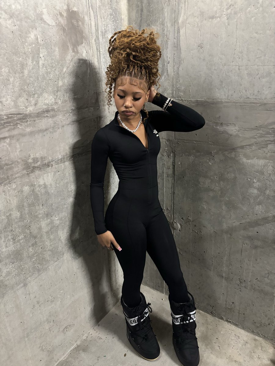 lexxdarula's tweet photo. b bool https://t.co/pzEId233oB