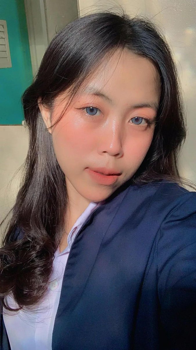 IniAmi8's tweet photo. @deqirol No SURGERY with small head, small nose, and double eyelid HAHAHAHAHAHA https://t.co/XR51pFf35h