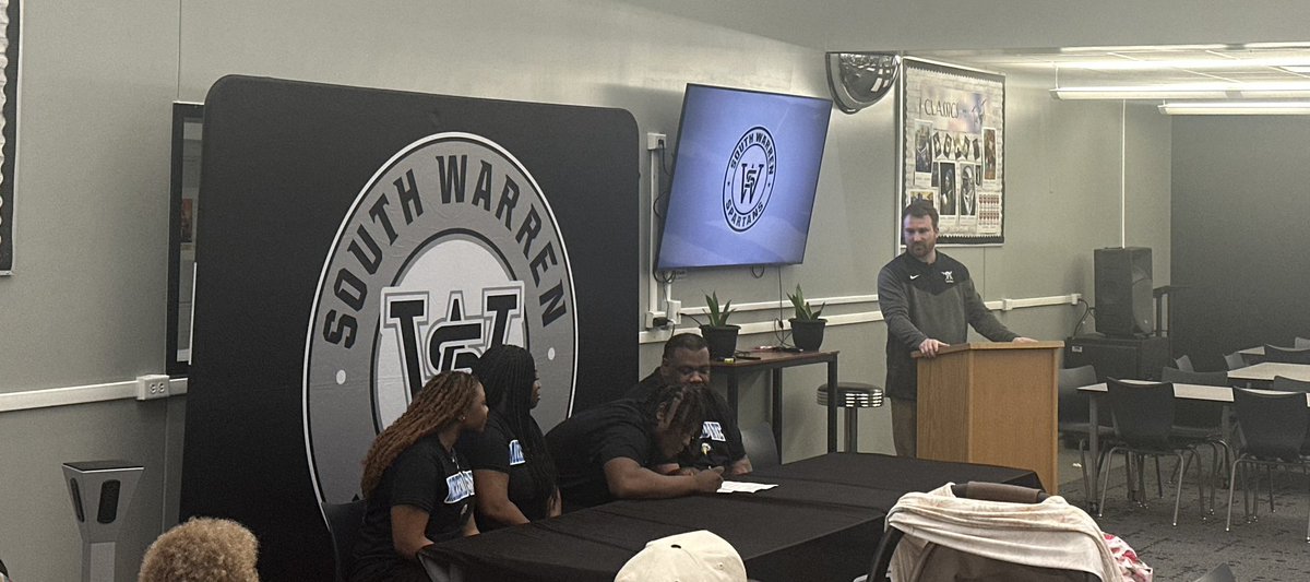 SouthWarrenFB's tweet photo. We would like to recognize and honor Malik Butler as he signed his papers to continue his academic and athletic career tonight! We are proud of you! https://t.co/kkkBjb4wjX