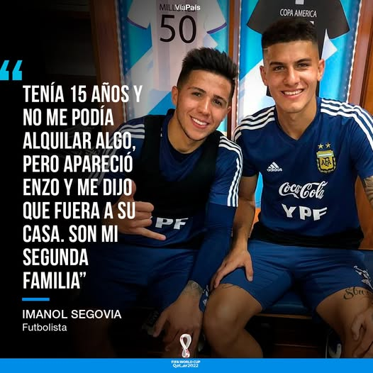 Perla_Londres's tweet photo. 🔙🥺 La historia de Enzo Fernández que salvó a su compañero de Octava División de River del retiro:

“Yo llegué a River en 2016 y a mitad de año, como no me llegaba el pase libre de Crucero del Norte, me dijeron que no iba a tener más lugar en la pensión. Tenía 15 años y no me podía alquilar algo. No sabía qué hacer, me iba a tener que volver a Misiones. Pero apareció Enzo que, sin preguntarle a los padres, me dijo que fuera a su casa

Raúl trabajaba en una fábrica y Marta era ama de casa. Me dieron una mano bárbara. Ellos son mis papás del corazón, mi segunda familia. Sigo hablando con Enzo, con sus papás y sus hermanos. Les voy a agradecer toda la vida”

En 2016, River dejaría libre a Imanol Segovia. En ese momento Enzo lo acompañó hasta Avellaneda para que se pruebe en Racing, donde quedó y tuvo lugar en la pensión

Hoy, Imanol es jugador de Guaraní, uno de los clubes más grandes de Paraguay con toda una carrera por delante que quizá no hubiese sido posible de no ser por la ayuda de Enzo y su familia
