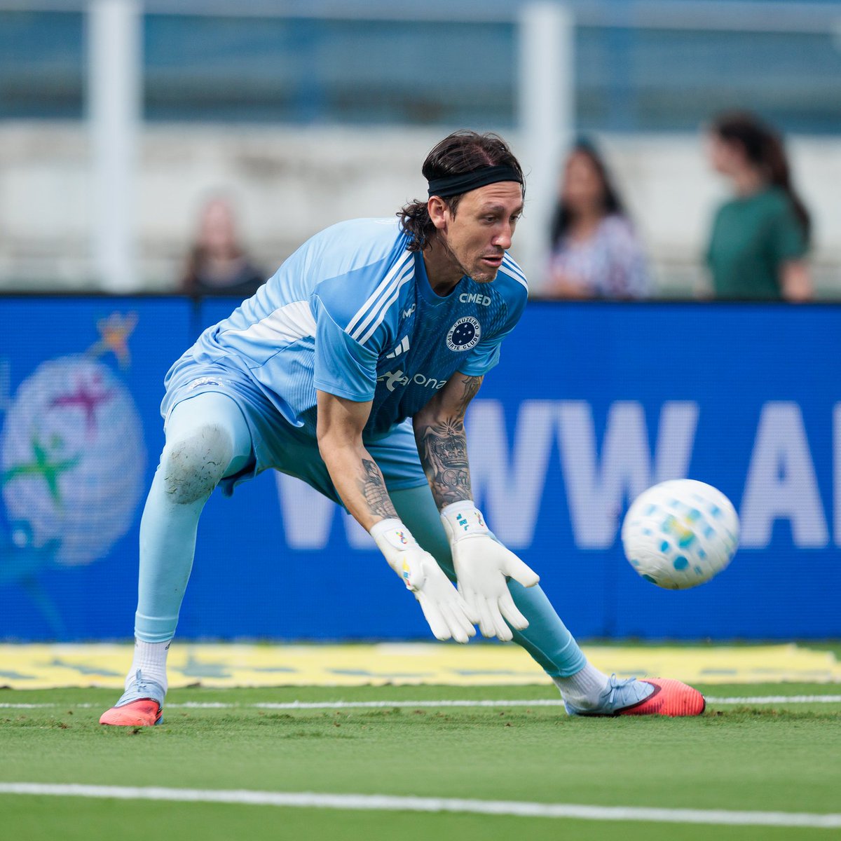 SofascoreBR's tweet image. 🔎 l Curiosidade:

Em Mirassol 2 a 2 Cruzeiro, Cássio igualou o recorde de mais defesas em finalizações na área (9) em um jogo do @Brasileirao na nossa base de dados! 🤯🤯