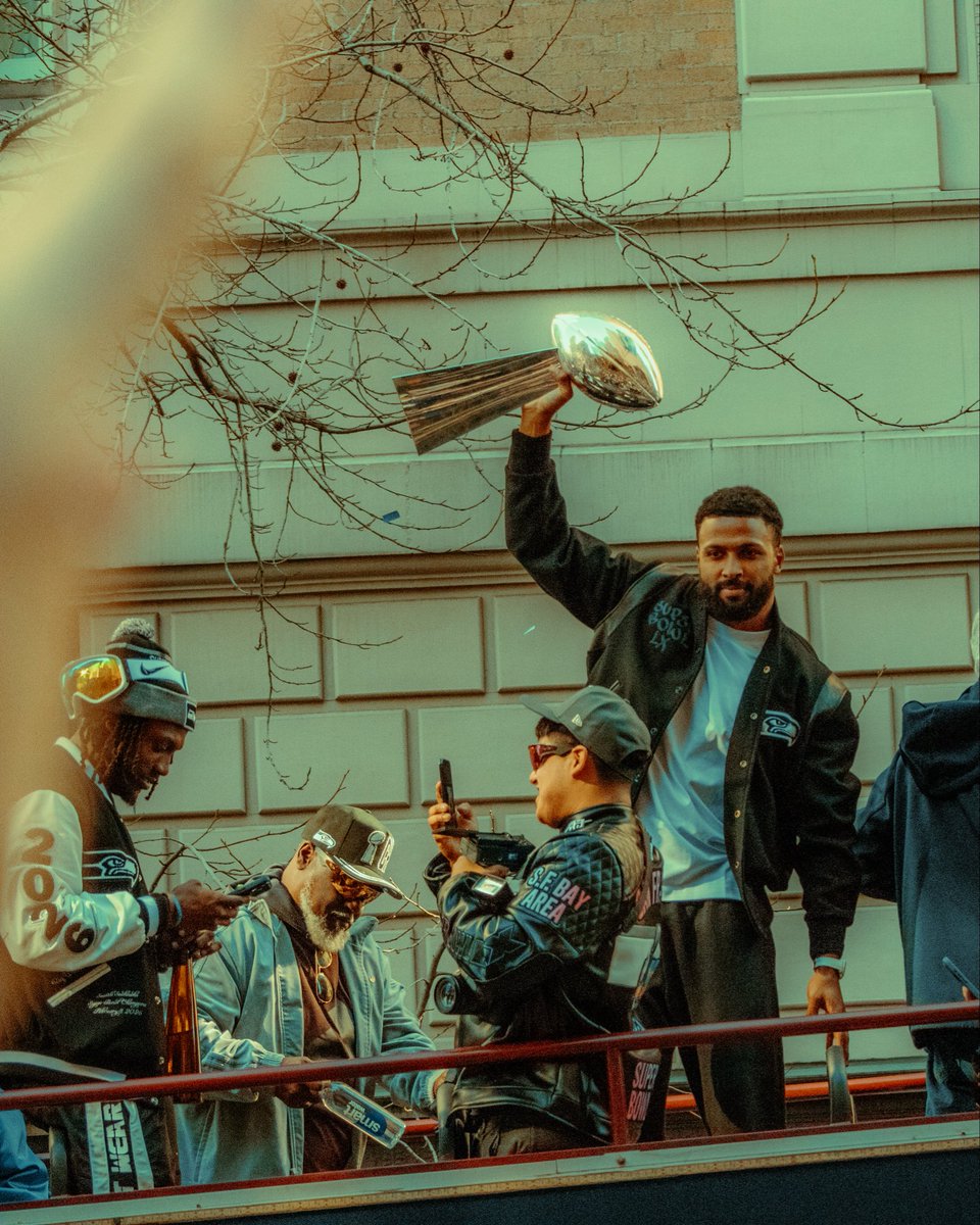 32KrewCapt's tweet photo. What a time 🏆 https://t.co/hb33Sbw6uF