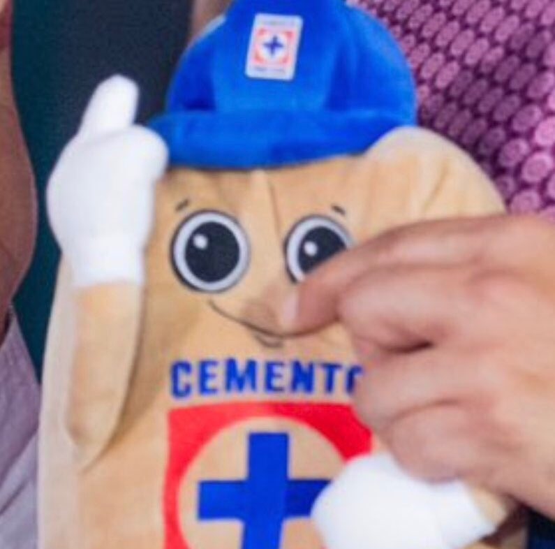 Quitaron el color de fondo ‘Noche clara’ de Twitter Web.

Es horrible full negro 😖