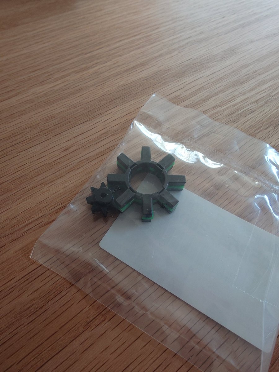 brackexiafleed's tweet photo. 知っている人は知っているこの部品
予防交換兼ねてやるか… https://t.co/qbfkCaPjg8