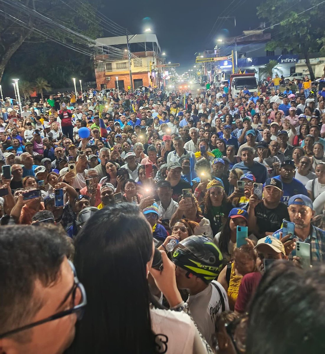 La gran <a href="/mariaoropeza94/">María Oropeza</a> de regreso en Portuguesa. Vean a los ciudadanos cómo acompañaron en este recibimiento, nada organizado, genuino, libertario. Mañana será un gran día para #Venezuela. 

#Venezuela #generaciónindependencia #LegionIndependencia