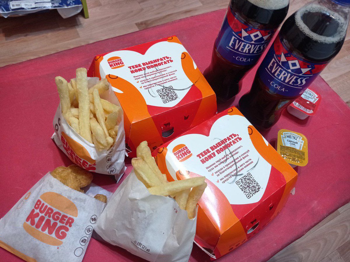 Lustpit1's tweet photo. Finally found a good pal who decided to support my gains with a VERY excessive meal. It's the first time I'm downing whole 3500kcal in one sitting, this is insane as I never consummed so much even in one day. Just thinking about what it's gonna do to my waist makes me so hard!💦 https://t.co/71HzJTnnR4