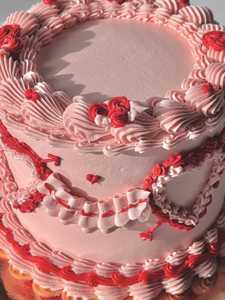 Chaeeeri's tweet photo. Valentine’s Day Cake🩷❤️
발렌타인 케이크 만들기 재밌다➰ https://t.co/DdaFzbjUp9